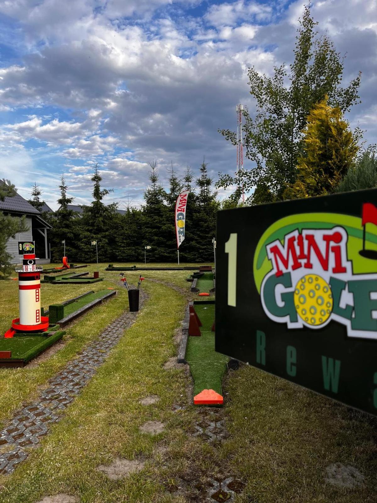 Domki Kapitanskie Z Prywatnym Polem Do Gry W Mini Golf 里沃 外观 照片
