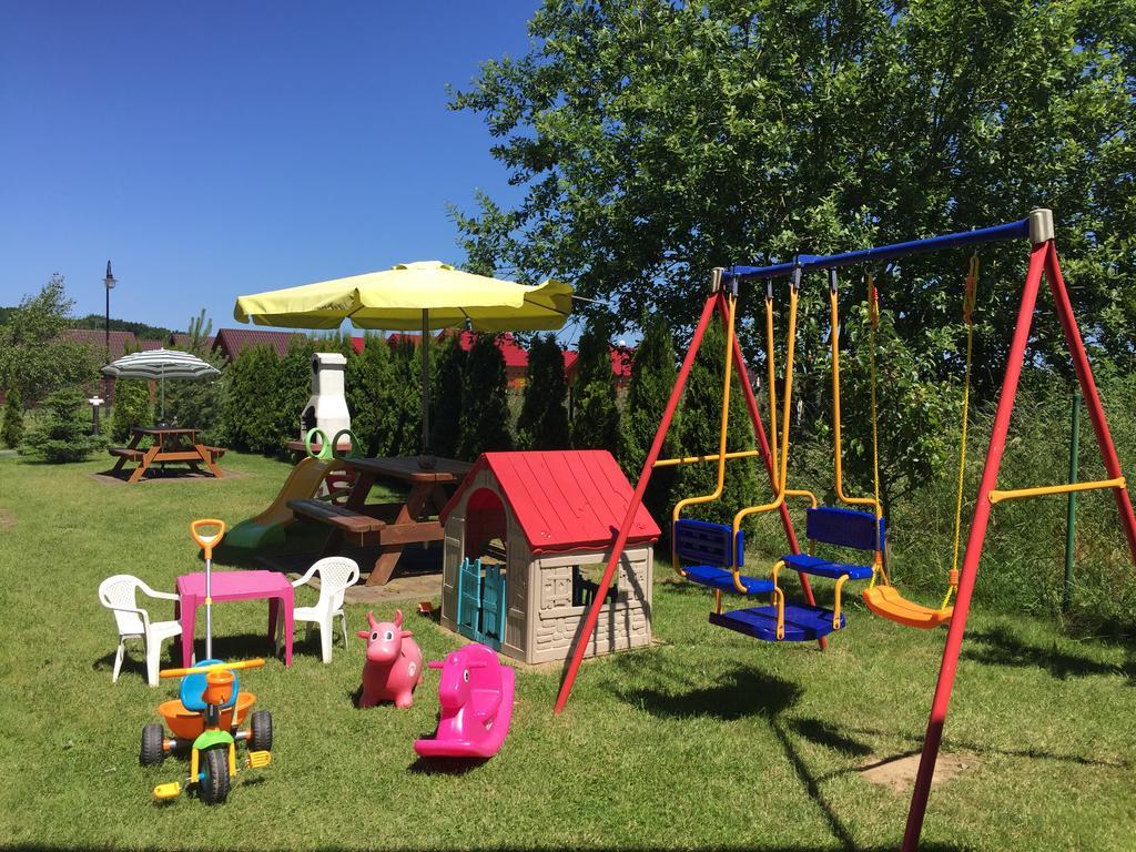 Domki Kapitanskie Z Prywatnym Polem Do Gry W Mini Golf 里沃 外观 照片