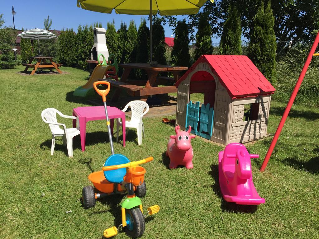Domki Kapitanskie Z Prywatnym Polem Do Gry W Mini Golf 里沃 外观 照片
